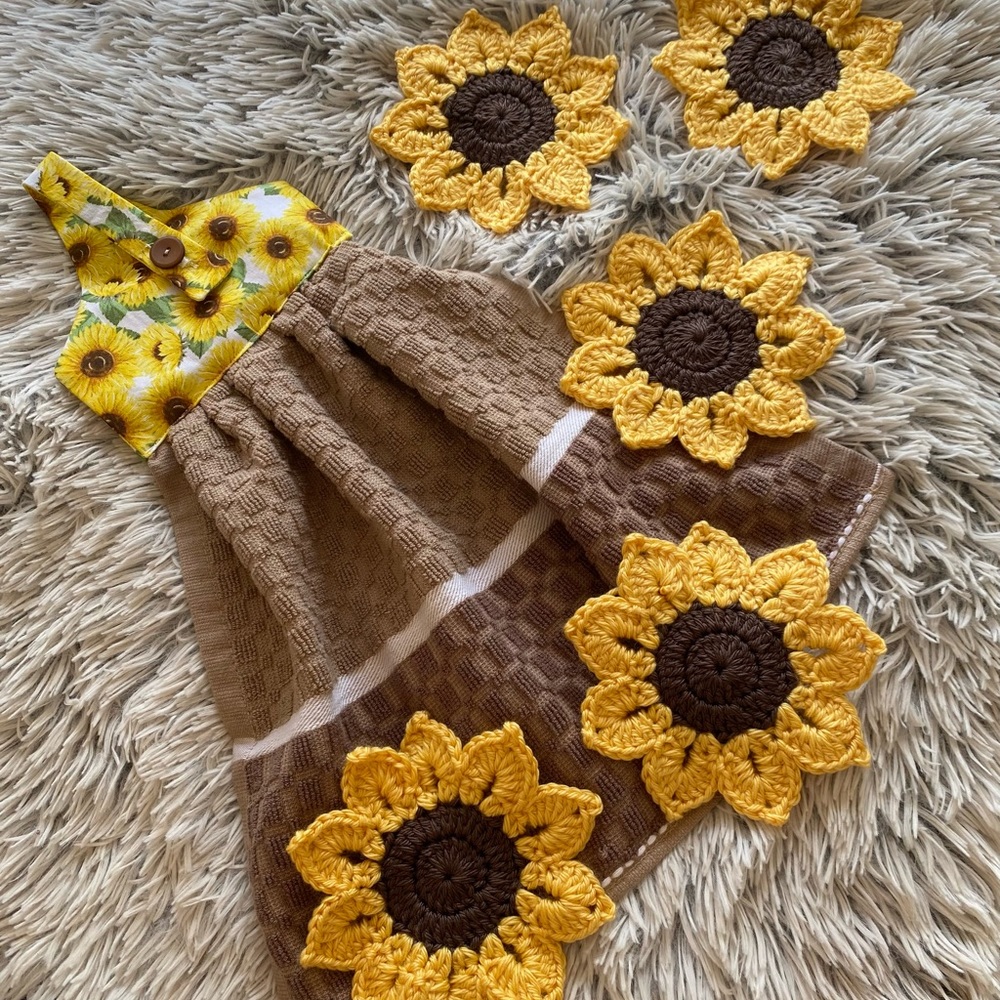 Kitchen towel with 5 sunflower coasters